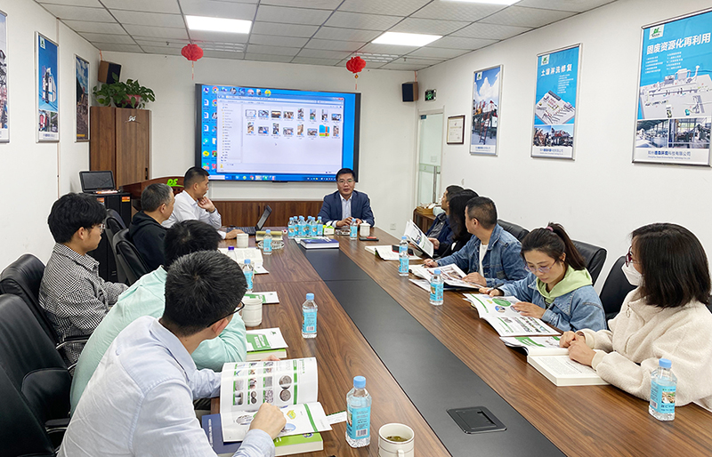 華中科技大學(xué)、中南大學(xué)一行蒞臨德森生產(chǎn)基地考察調(diào)研.jpg